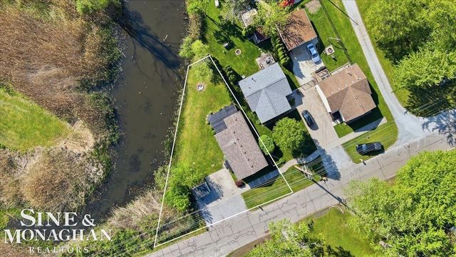 2122 Michigan Street, Algonac, MI 48001