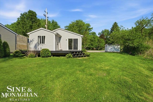 2122 Michigan Street, Algonac, MI 48001