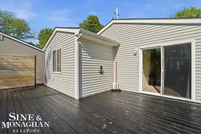2122 Michigan Street, Algonac, MI 48001