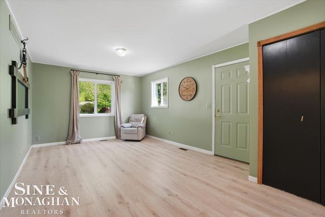 2122 Michigan Street, Algonac, MI 48001