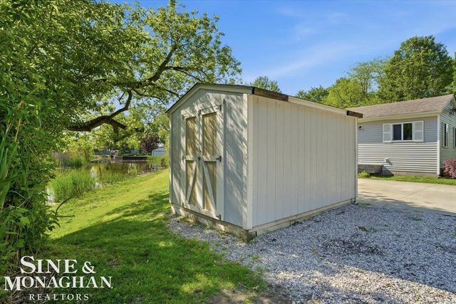 2122 Michigan Street, Algonac, MI 48001
