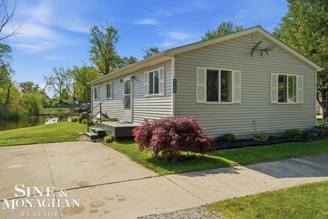 2122 Michigan Street, Algonac, MI 48001