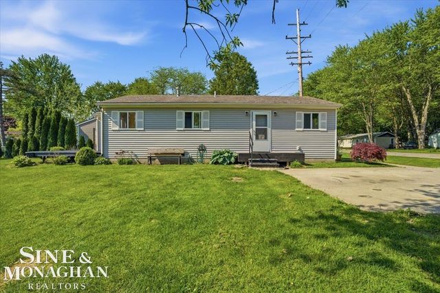 2122 Michigan Street, Algonac, MI 48001