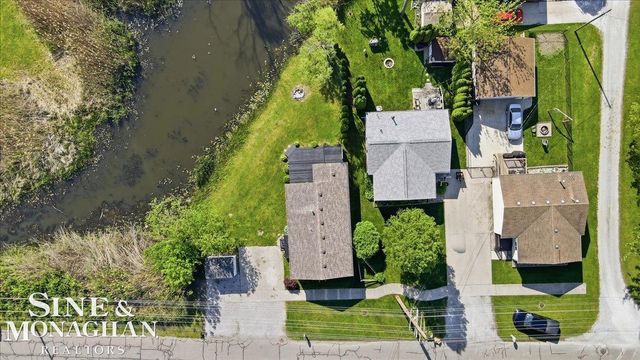 2122 Michigan Street, Algonac, MI 48001
