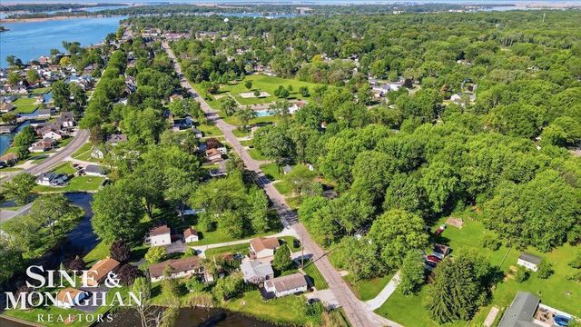 2122 Michigan Street, Algonac, MI 48001