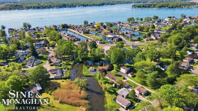 2122 Michigan Street, Algonac, MI 48001