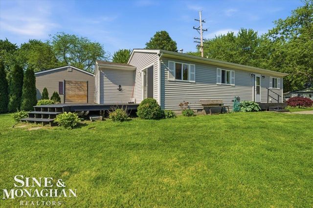 2122 Michigan Street, Algonac, MI 48001