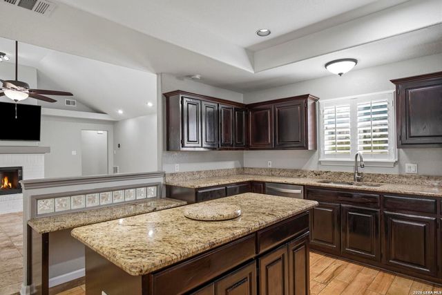 400 QUAIL RDG, La Vernia, TX 78121