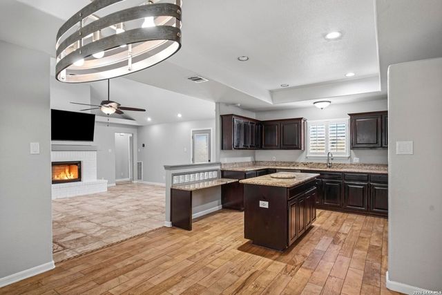 400 QUAIL RDG, La Vernia, TX 78121