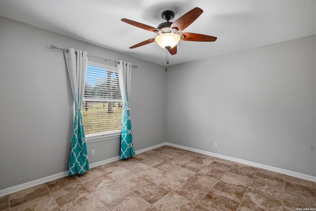 400 QUAIL RDG, La Vernia, TX 78121