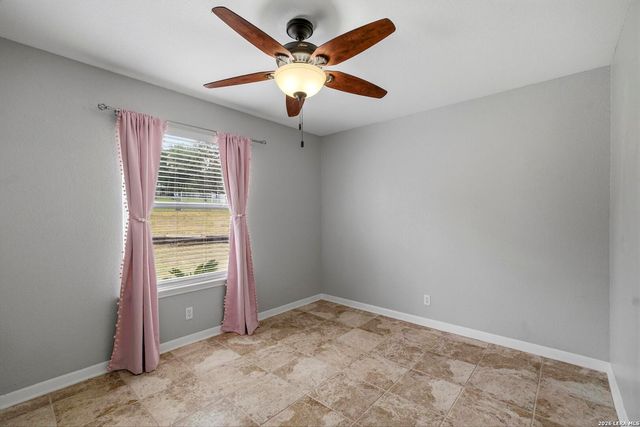 400 QUAIL RDG, La Vernia, TX 78121