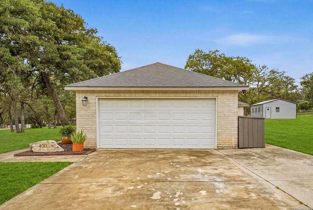 400 QUAIL RDG, La Vernia, TX 78121
