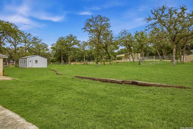 400 QUAIL RDG, La Vernia, TX 78121