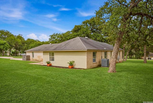 400 QUAIL RDG, La Vernia, TX 78121