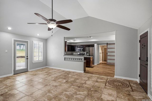 400 QUAIL RDG, La Vernia, TX 78121