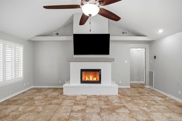 400 QUAIL RDG, La Vernia, TX 78121
