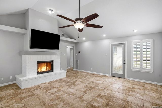400 QUAIL RDG, La Vernia, TX 78121