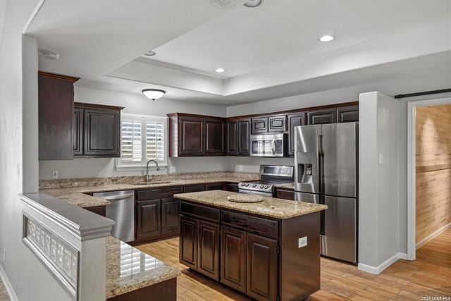 400 QUAIL RDG, La Vernia, TX 78121