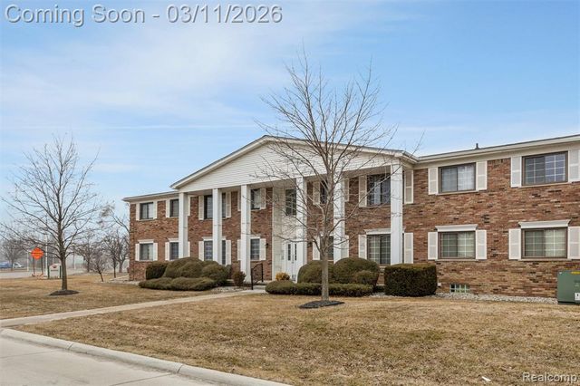 23007 Liberty Street, Saint Clair Shores, MI 48080