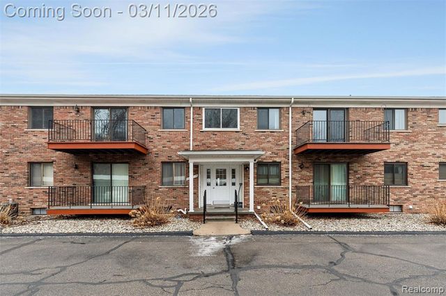 23007 Liberty Street, Saint Clair Shores, MI 48080