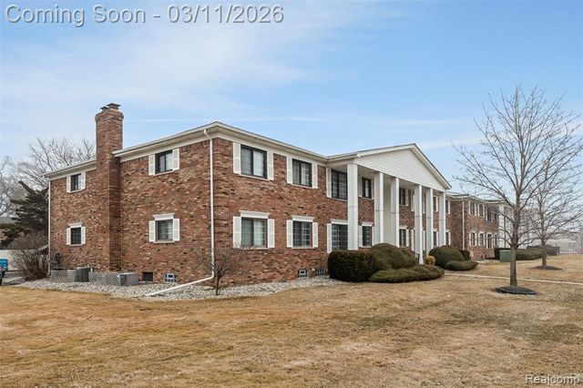 23007 Liberty Street, Saint Clair Shores, MI 48080