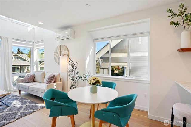 6211 12th Avenue NE, Seattle, WA 98115