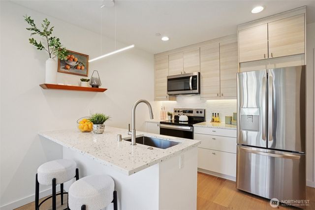 6211 12th Avenue NE, Seattle, WA 98115