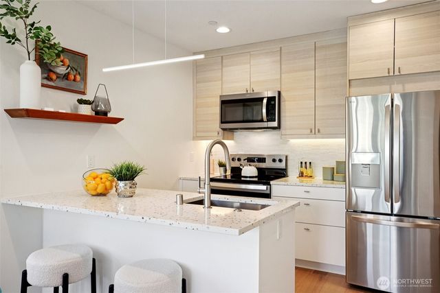 6211 12th Avenue NE, Seattle, WA 98115