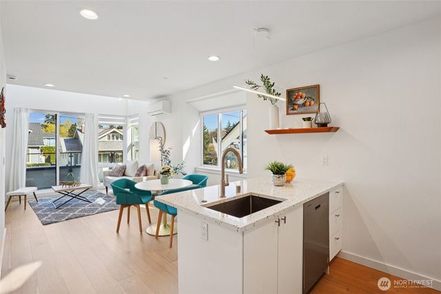 6211 12th Avenue NE, Seattle, WA 98115