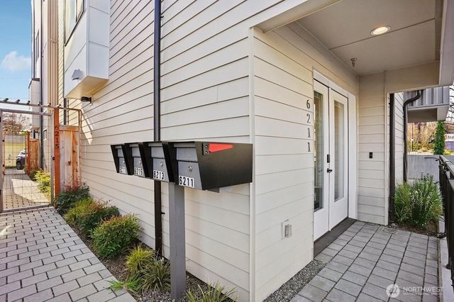 6211 12th Avenue NE, Seattle, WA 98115