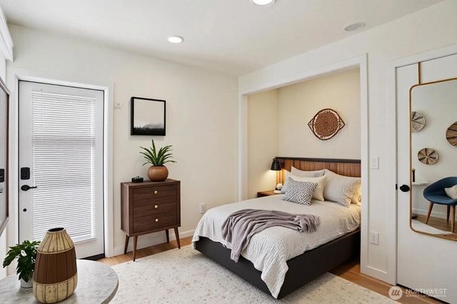 6211 12th Avenue NE, Seattle, WA 98115