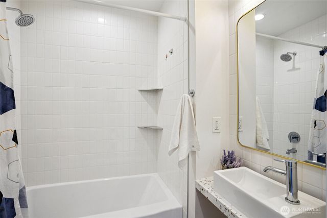 6211 12th Avenue NE, Seattle, WA 98115