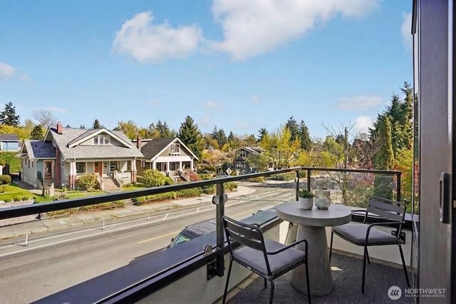 6211 12th Avenue NE, Seattle, WA 98115