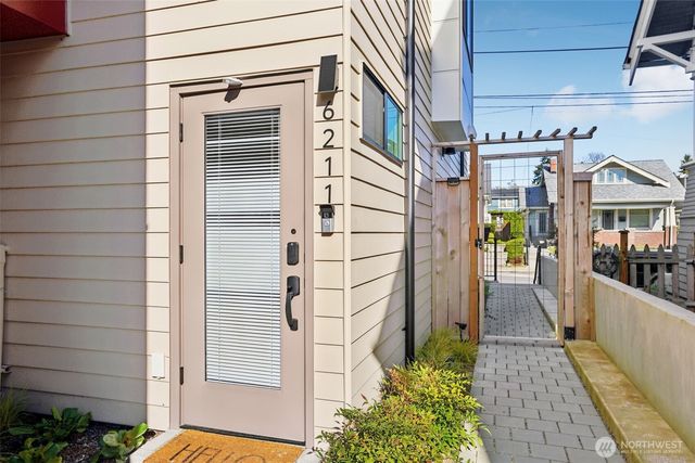 6211 12th Avenue NE, Seattle, WA 98115