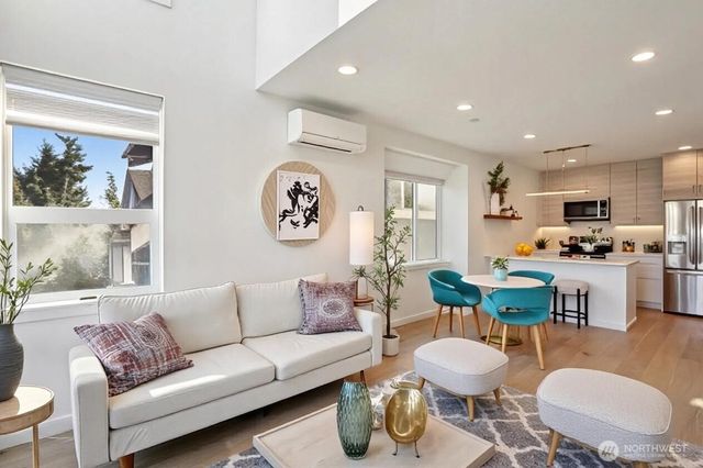 6211 12th Avenue NE, Seattle, WA 98115