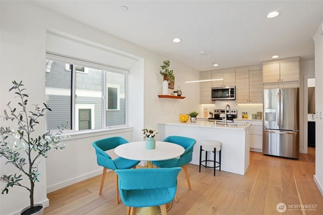 6211 12th Avenue NE, Seattle, WA 98115