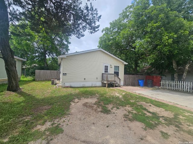 219 Lopez, Seguin, TX 78155