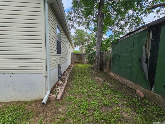 219 Lopez, Seguin, TX 78155