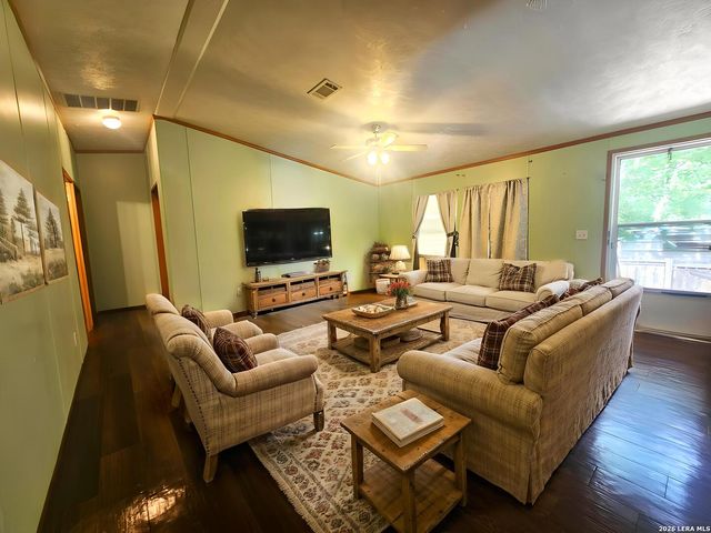 219 Lopez, Seguin, TX 78155