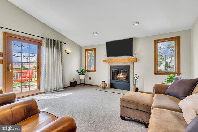 33 POPLAR ST, Sicklerville, NJ 08081