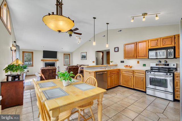 33 POPLAR ST, Sicklerville, NJ 08081