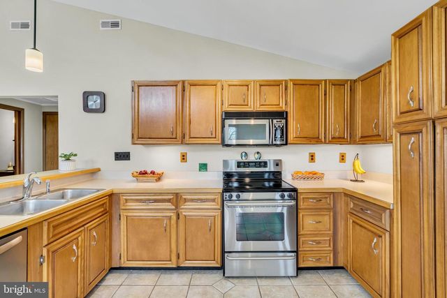 33 POPLAR ST, Sicklerville, NJ 08081