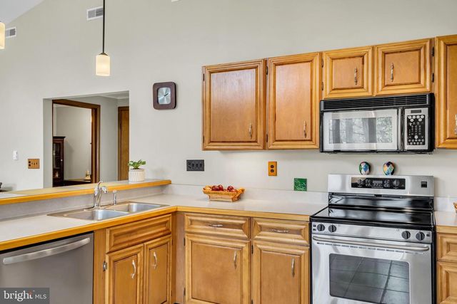 33 POPLAR ST, Sicklerville, NJ 08081