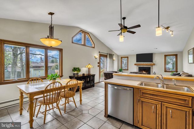 33 POPLAR ST, Sicklerville, NJ 08081