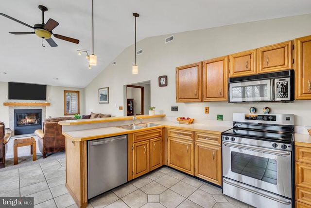 33 POPLAR ST, Sicklerville, NJ 08081