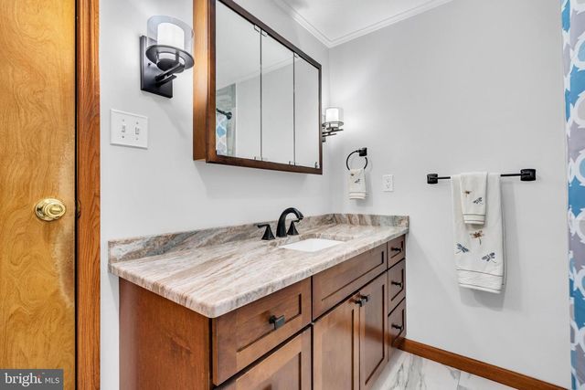 33 POPLAR ST, Sicklerville, NJ 08081