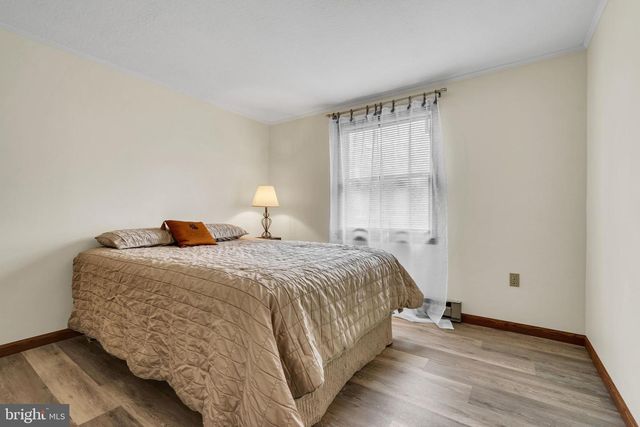 33 POPLAR ST, Sicklerville, NJ 08081