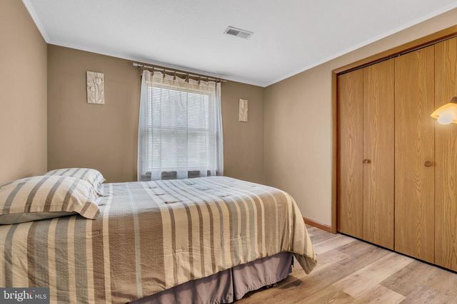 33 POPLAR ST, Sicklerville, NJ 08081