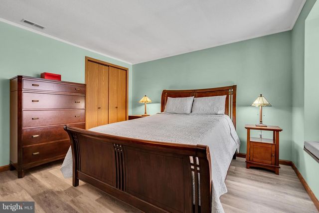 33 POPLAR ST, Sicklerville, NJ 08081