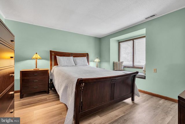 33 POPLAR ST, Sicklerville, NJ 08081